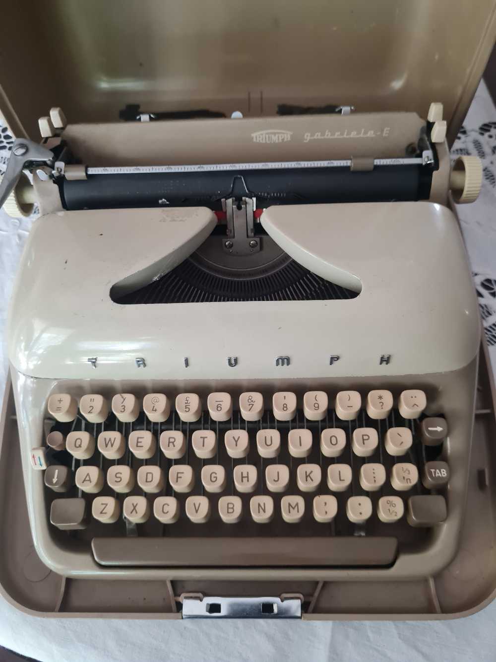 Writing Instruments & Accessories Triumph Gabriele E typewriter for
