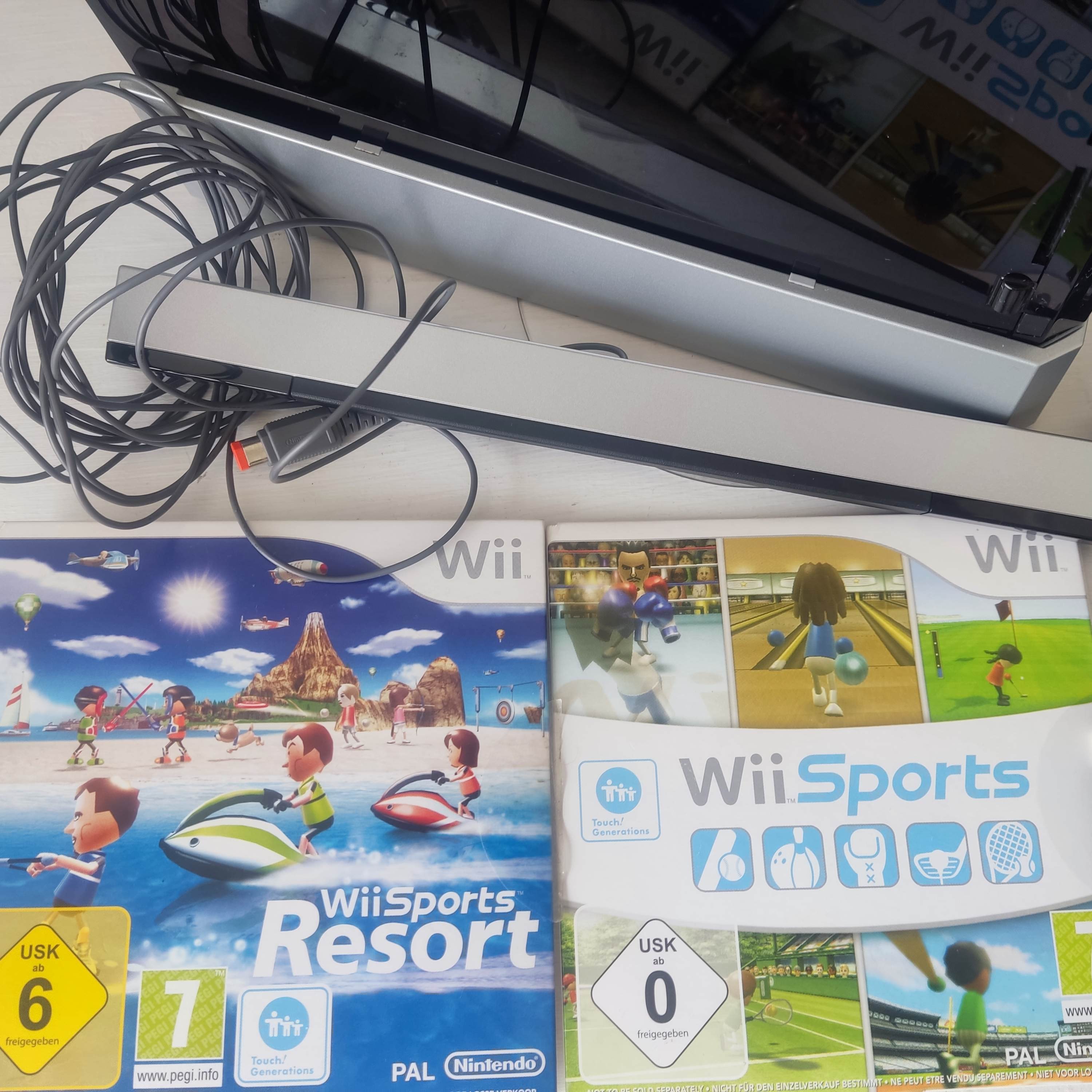 Nintendo Nintendo Wii console with Wii Sports Resort and Wii Sports