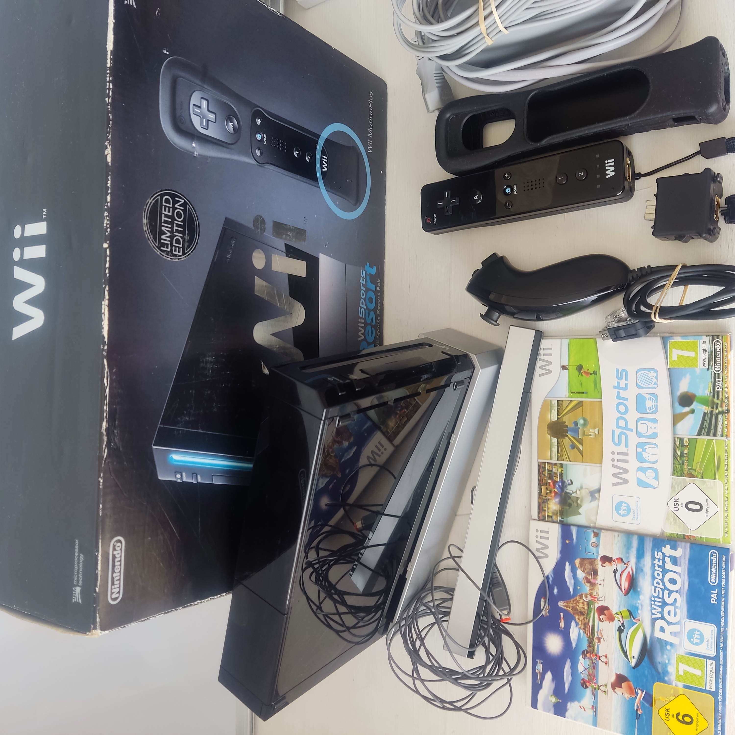 Nintendo Nintendo Wii console with Wii Sports Resort and Wii Sports