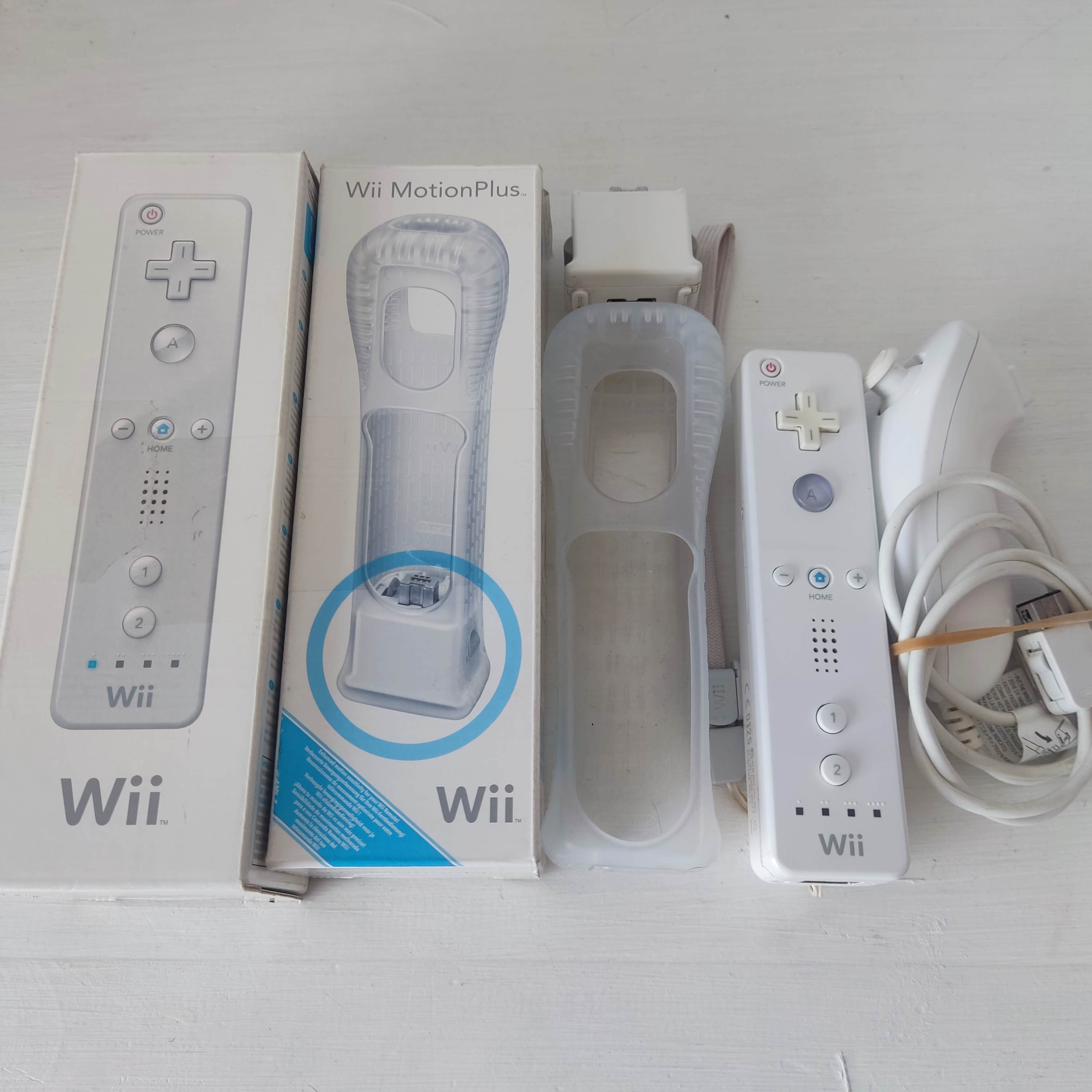 Controllers & Remotes Wii controller +motion plus attachment +nunchuk