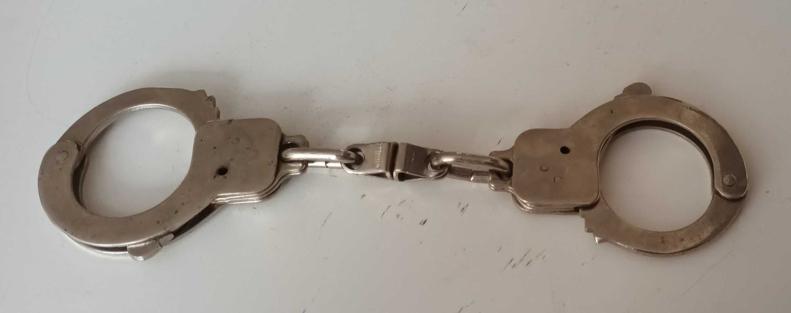 Other Handcuffs (no key) was sold for R1.00 on 2 Feb at 1401 by